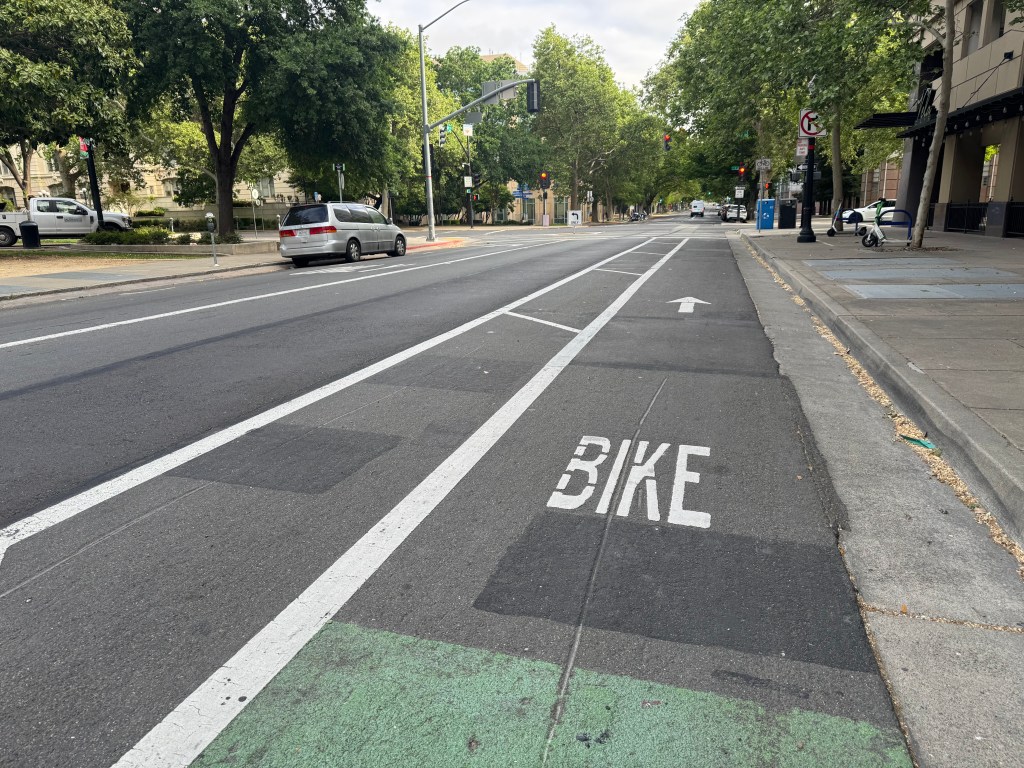 Sacramento deploys AI cameras on buses to enforce bike lanes