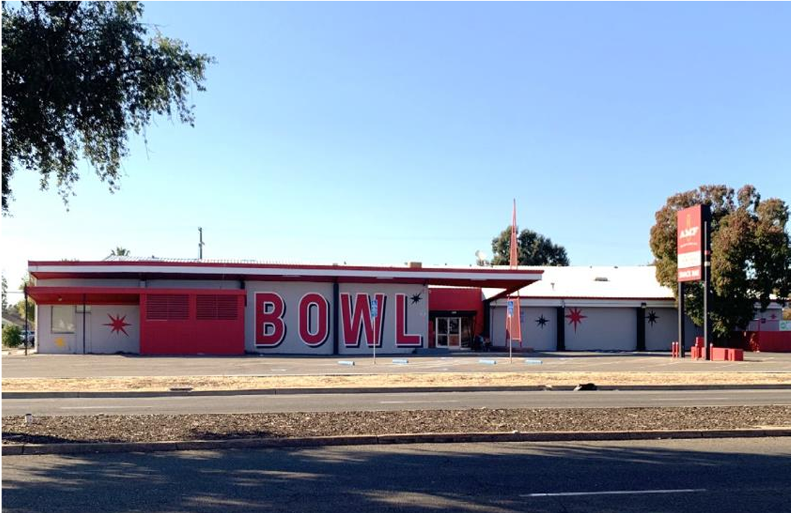 photo of land park bowl at 5850 freeport blvd