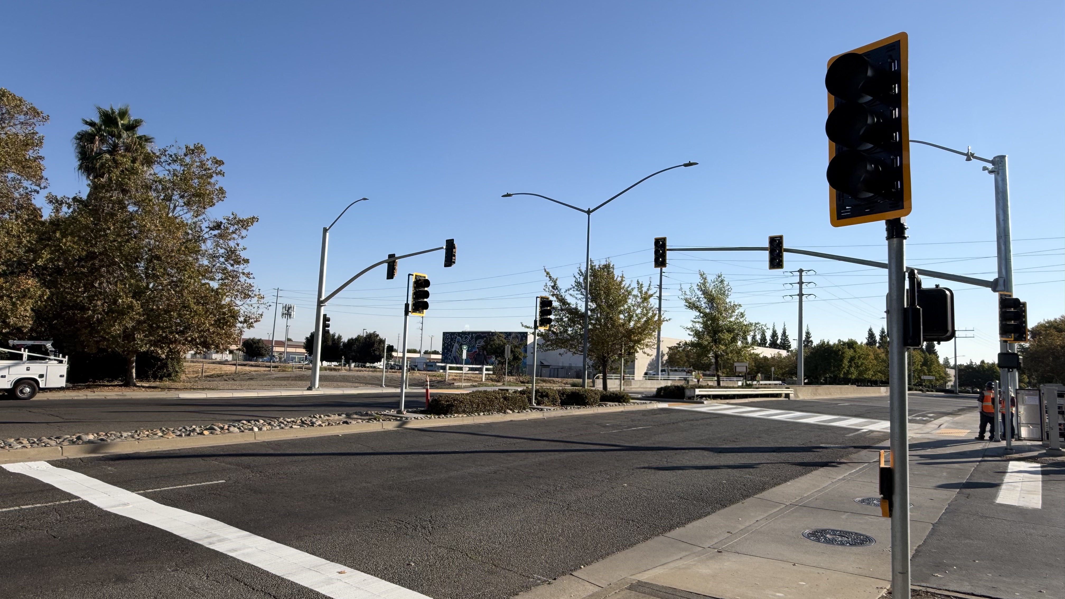 Sacramento celebrates new signalized crossing on Jackrabbit Trail